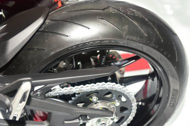 Bangkok Tayland 3 Aralık 2021 Tanımlanamayan Güzel, Bangkok Motor Fuarı 'nda satılık bir araba sunuyor..