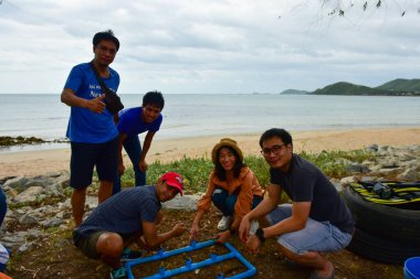 ChonBuri Tayland 1 Ağustos 2019 Japon şirketi çalışanlarını 2019 Plaj Ekibi Mükemmellik Ekibi 'nin faaliyetlerine götürüyor.
