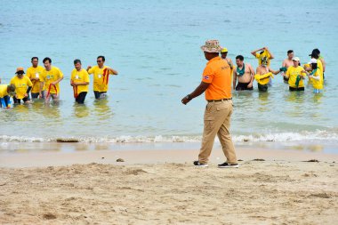 ChonBuri Tayland 1 Ağustos 2019 Japon şirketi çalışanlarını 2019 Plaj Ekibi Mükemmellik Ekibi 'nin faaliyetlerine götürüyor.