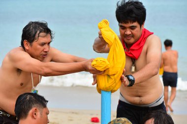 ChonBuri Tayland 1 Ağustos 2019 Japon şirketi çalışanlarını 2019 Plaj Ekibi Mükemmellik Ekibi 'nin faaliyetlerine götürüyor.