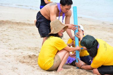 ChonBuri Tayland 1 Ağustos 2019 Japon şirketi çalışanlarını 2019 Plaj Ekibi Mükemmellik Ekibi 'nin faaliyetlerine götürüyor.