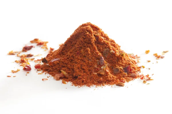 Stapel van paprika kruid op een witte achtergrond — Stockfoto
