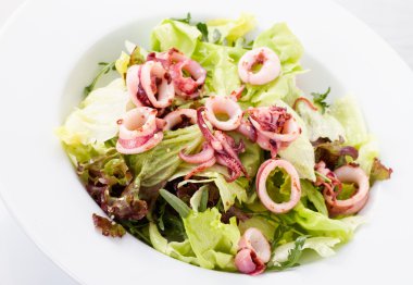 Kalamar ve salata
