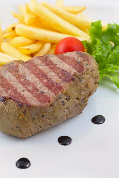 Steak auf Weiß — Stockfoto
