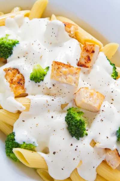 Kyckling broccoli penne — Stockfoto