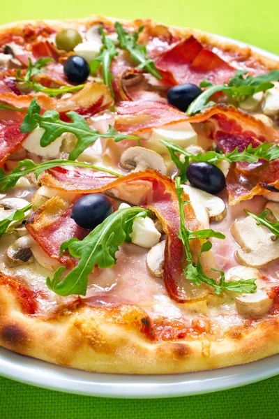 Pizza de cerca — Foto de Stock
