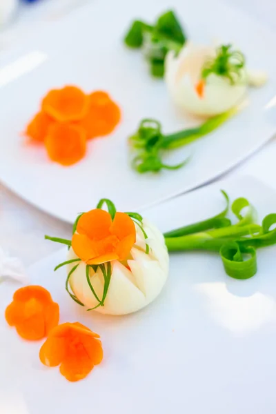 Flowers on plate — Stock Photo, Image