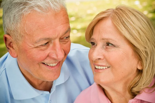 Seniors Eye Contact — Stock Photo, Image