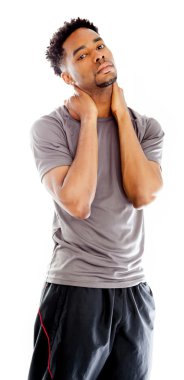 çekici bir Afro-Amerikan adam stüdyoda poz