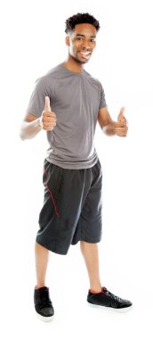 çekici bir Afro-Amerikan adam stüdyoda poz