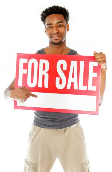 Atractivo hombre afroamericano posando en estudio — Foto de Stock