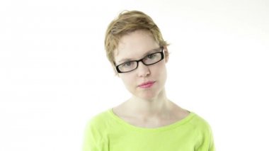 gözlüklü kız bir sik gösterir