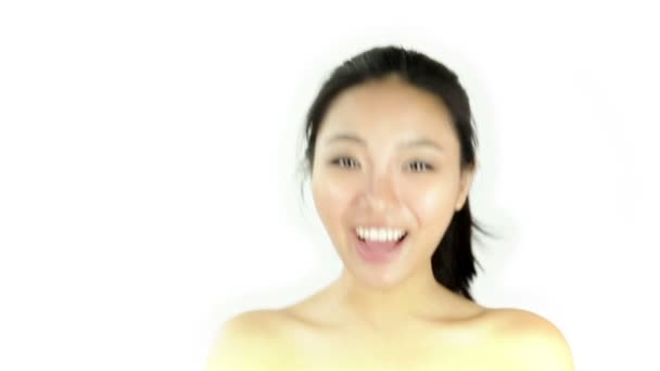 Naked girl smiles — Stock Video