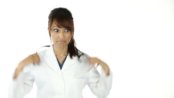 Медсестра со стетоскопом — стоковое видео