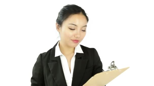 Geschäftsfrau mit einem Ordner mit Hinweisschild — Stockvideo