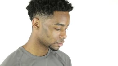 Afrikalı adamın gösteren işaret