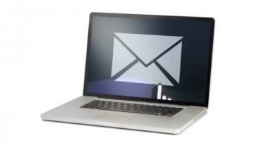 dizüstü bilgisayar beyaz arkaplanda izole edildi