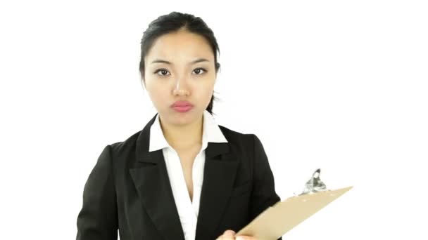 Geschäftsfrau mit einem Ordner mit Hinweisschild — Stockvideo