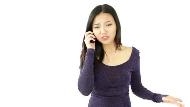 Meisje praten door mobiele telefoon — Stockvideo