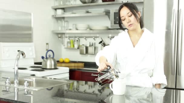 Asian gir drinking tea in the kitchen — Stock Video