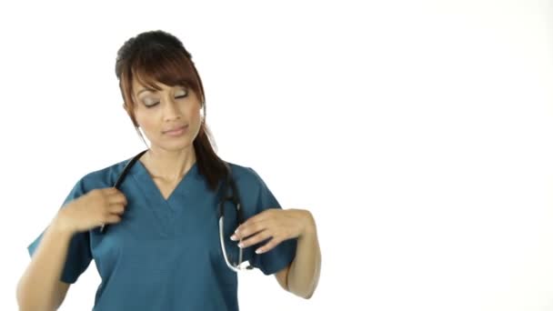 एक स्टेथोस्कोप के साथ नर्स — स्टॉक वीडियो
