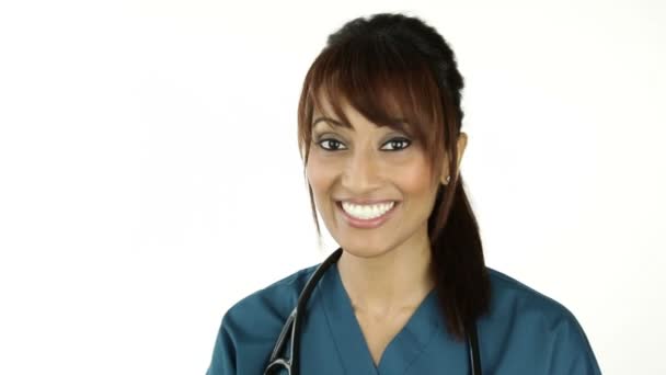 Krankenschwester erzählt etwas — Stockvideo