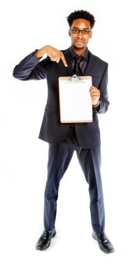 stüdyoda poz çekici Afro-Amerikan iş adamı