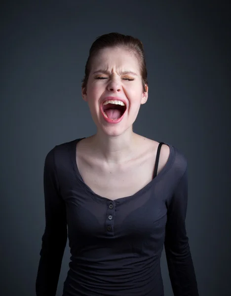 Attraente ragazza caucasica nel suo 30 girato in studio — Foto Stock