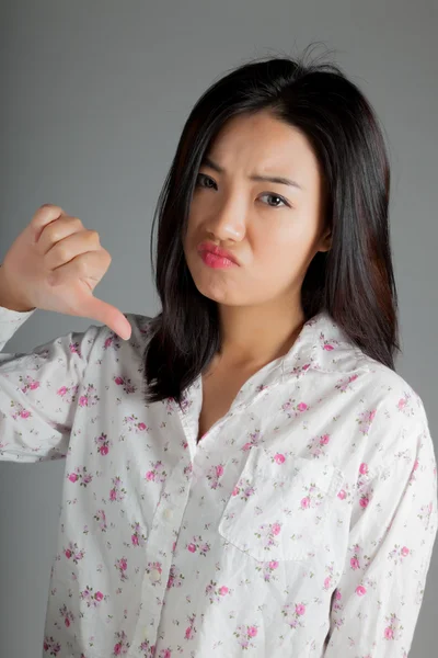 Attractive asian girl posing in studio — Stock Photo, Image