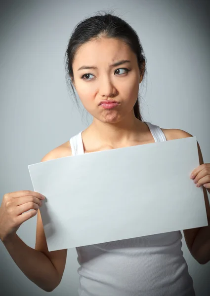 Attraktiv asiatisch mädchen posiert im studio — Stockfoto