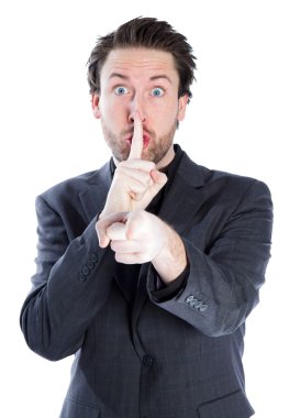 çekici bir beyaz adam stüdyoda poz