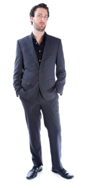 çekici bir beyaz adam stüdyoda poz