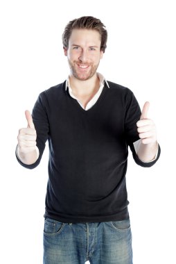 çekici bir beyaz adam stüdyoda poz