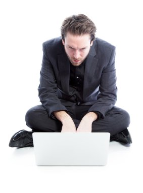 stüdyoda çekici bir beyaz adam vurdu