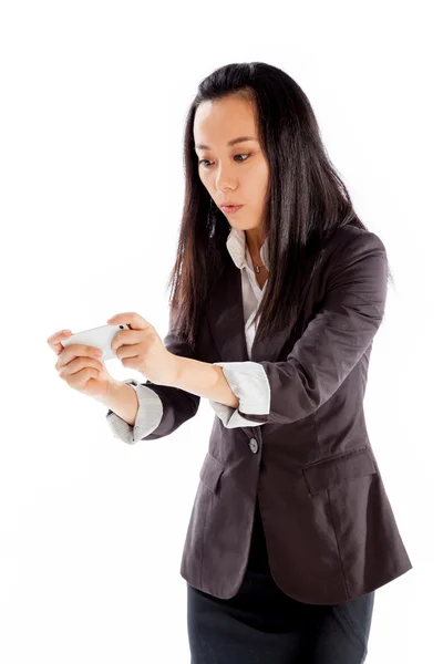 Menina asiática atraente posando no fundo branco — Fotografia de Stock