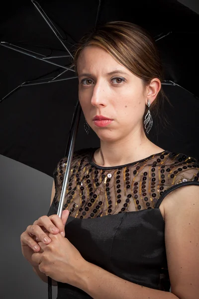 Menina caucasiana atraente no estúdio — Fotografia de Stock