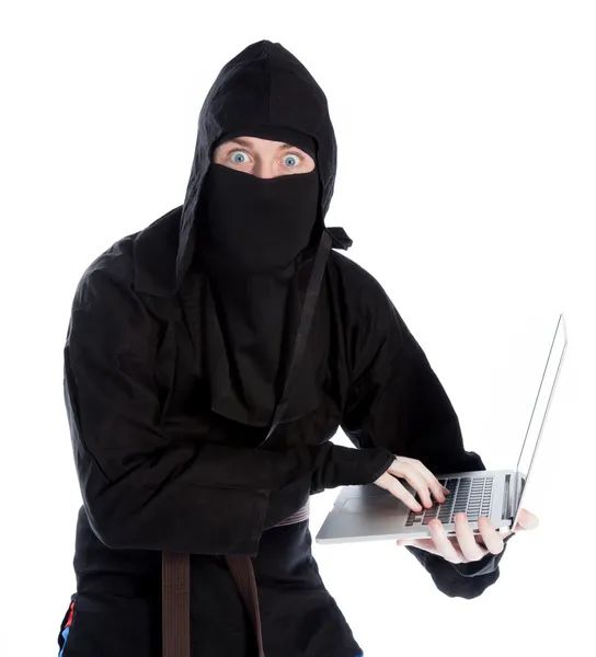 çekici bir beyaz adam stüdyoda poz