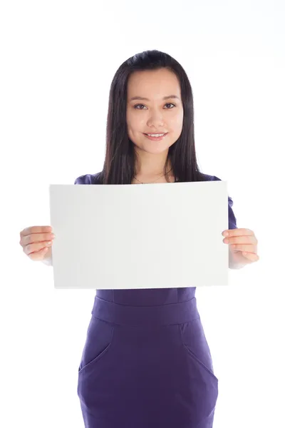 Attraktiva asiatisk tjej poserar på vit bakgrund — Stockfoto