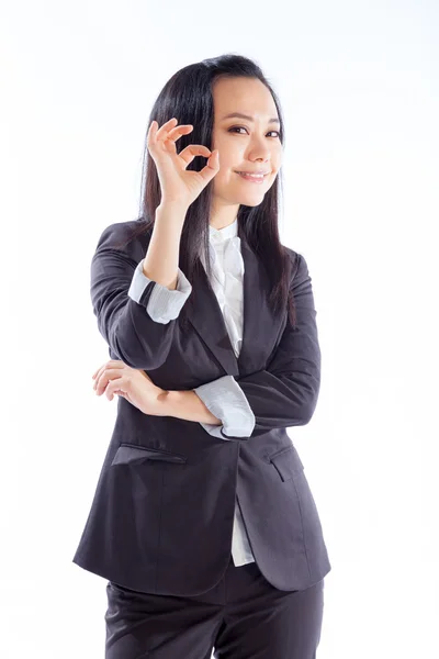 Menina asiática atraente posando no fundo branco — Fotografia de Stock