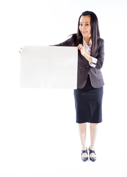 Menina asiática atraente posando no fundo branco — Fotografia de Stock