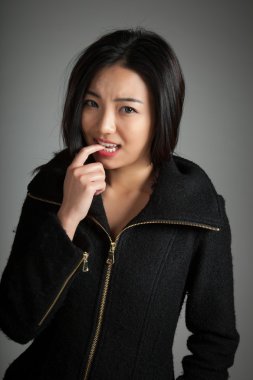 stüdyoda poz çekici Asyalı kız