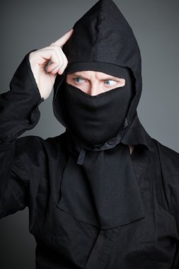 stüdyoda çekici bir beyaz adam vurdu