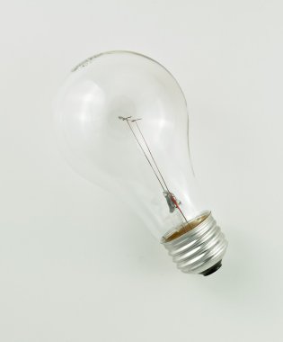 Beyaz bir arka plan üzerinde izole incandecent ampul