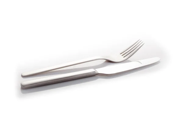 Cuchillo inoxidable y tenedor aislados sobre un fondo blanco —  Fotos de Stock