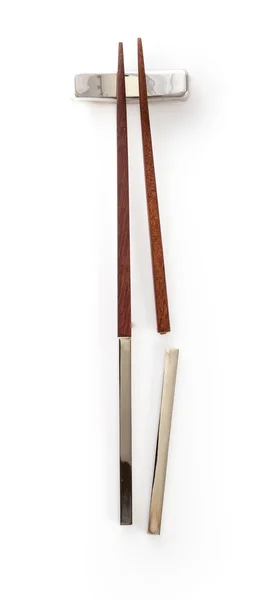 白い背景で隔離折れた割り箸のトップ ビュー — ストック写真