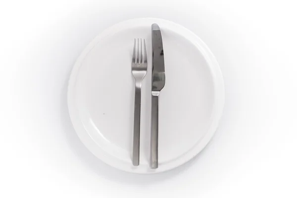 Rostfri kniv och gaffel i en chine plattan isolerad på en vit ba — Stockfoto