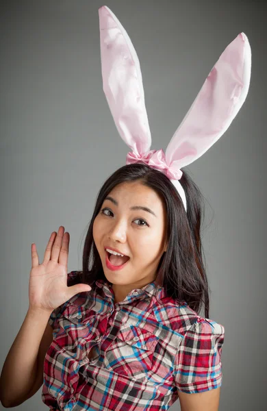 Retrato de sexy asiática vaquera usando orejas de conejo de Pascua —  Fotos de Stock