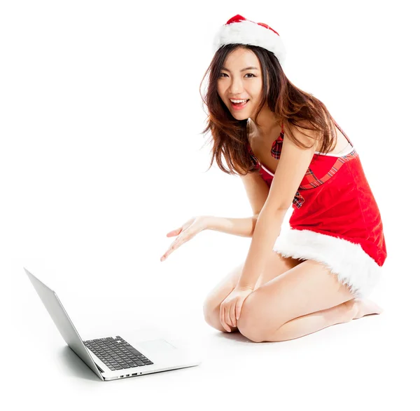 Sexy ásia santa claus sentado com laptop e — Fotografia de Stock