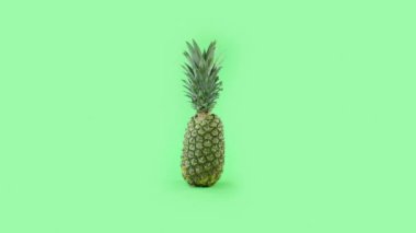 Ananas dönüyor.