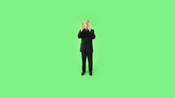 Senior-Geschäftsmann mit virtuellem Computer — Stockvideo